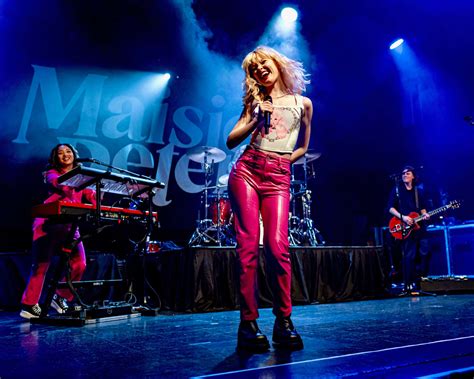 Download Maisie Peters Wallpaper | Wallpapers.com