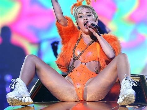 Miley Cyrus Pussy in Sidney (9 Photos) | #TheFappening