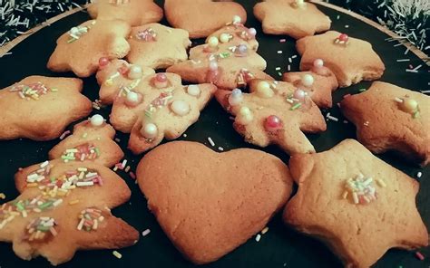 Коледни бисквити • © Вкуси ме