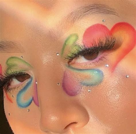 Pin by 🪴🤍🍃 on really pretty makeup | Artistry makeup, Creative eye ...
