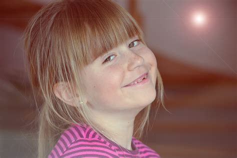 photo cutie blonde frozen girl   jooinn