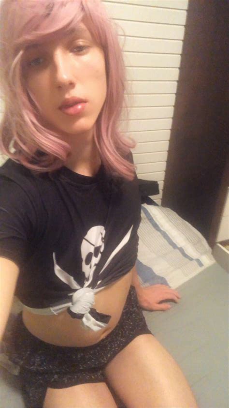 Probably feel girlier than I look... At least I like my lips here😅 : r