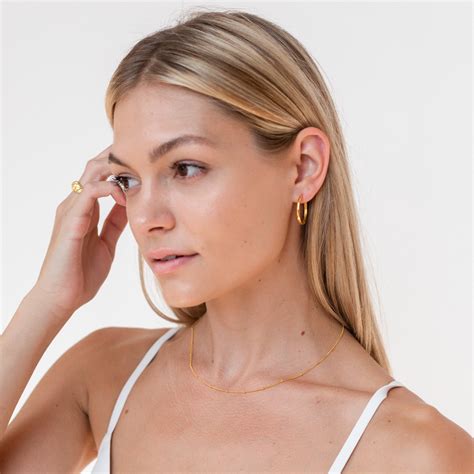 Hoop Earrings – Caitlyn Minimalist