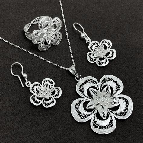 cicek model telkari bayan guemues ueclue set