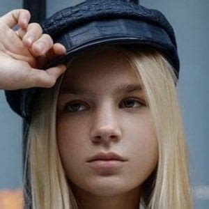 Margarita Barvina (YouTube Star) - Alter, Geburtstag, Bio, Fakten ...