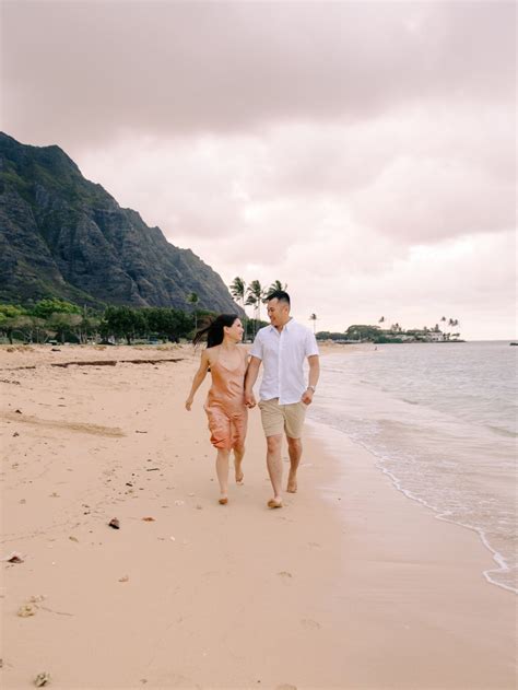 Romantic Hawaii Engagement Photos — Desiree Leilani Photography