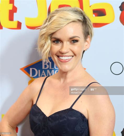 Kari wahlgren arrives to the los angeles premiere of the nut job 2