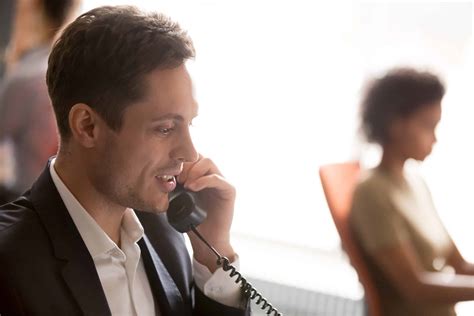 VoIP Vs Traditional: Why VoIP is Better Than Traditional Phone Services