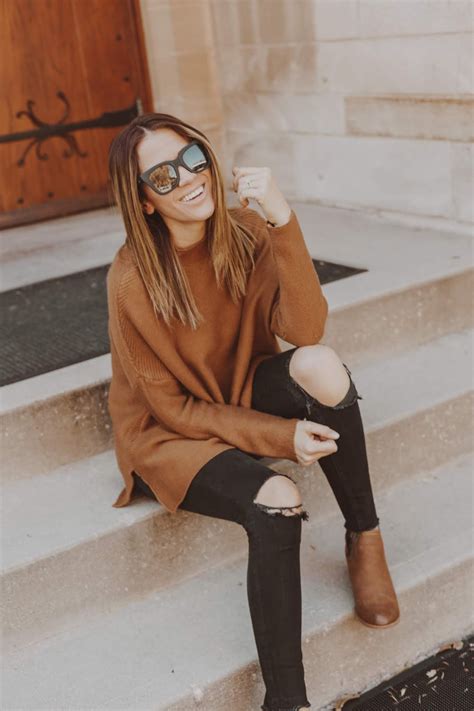 Easy Thanksgiving Outfit: Brown Sweater + Black Jeans - Leah Behr