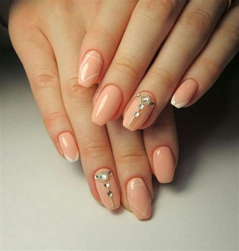 Светлый маникюр: 50 фото шикарных ногтей гель-лаком | Peach nails ...