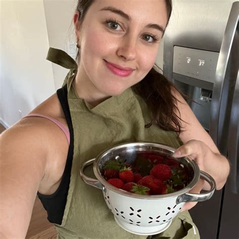 Super Easy DIY Strawberry Vinegar Cleaner - Greenify Me
