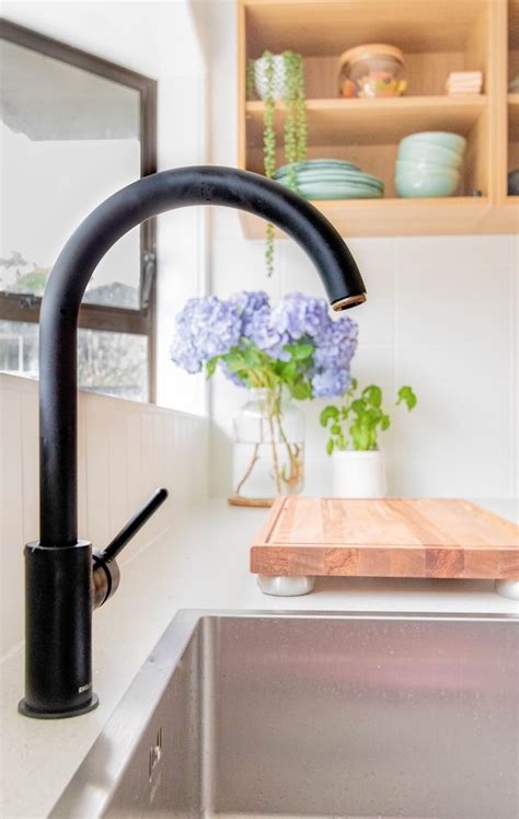 how to fix loose sink faucet
