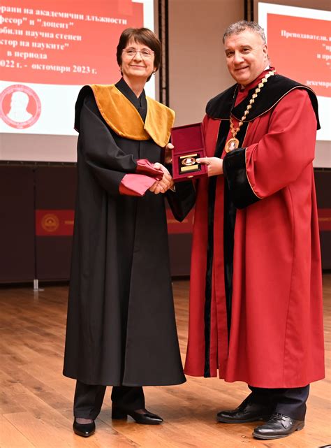 УНСС :: Преподаватели от УНСС получиха свидетелства за академични ...