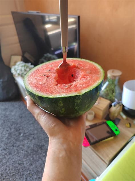Do you find the way I eat my watermelons offensive ? (The truth is that