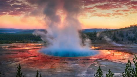 Grand Prismatic Spring sunrise, Yellowstone National Park, Wyoming, USA ...