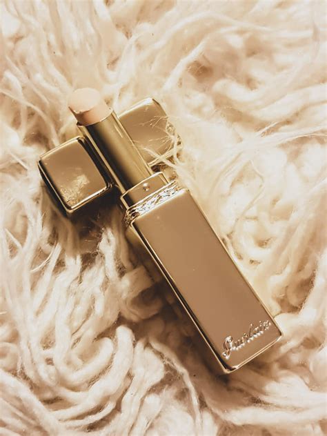 Mimi in the Mirror: Review | Guerlain KissKiss Liplift