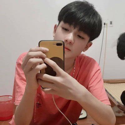 Jonjon696969 page on PlayVids - 他的 回乡故事 不容错过