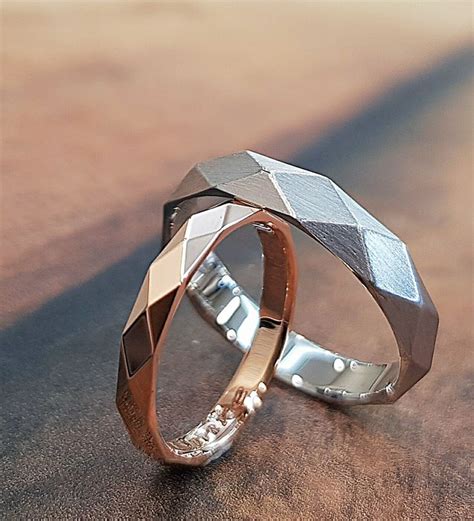 Nikki adlı kullanıcının rings panosundaki Pin | Alyans, Siyah takı ...