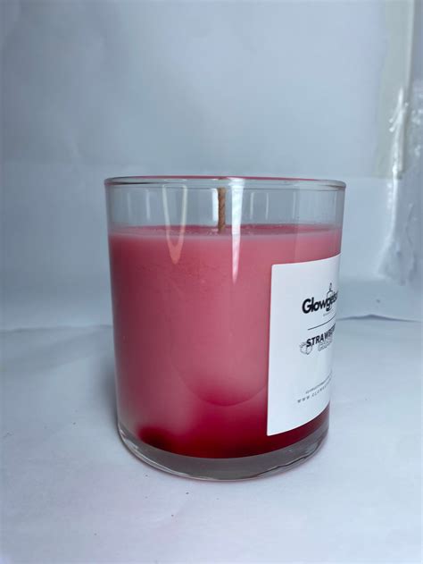 Strawberry Craze - 8.5 oz Soy Wax Candle – Glowgetsum