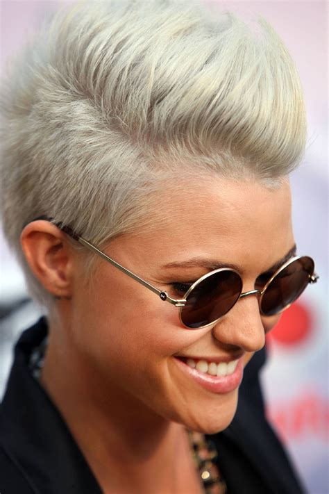 29 Low-Maintenance Hairstyles for Women Over 40, From Curly Bobs to ...