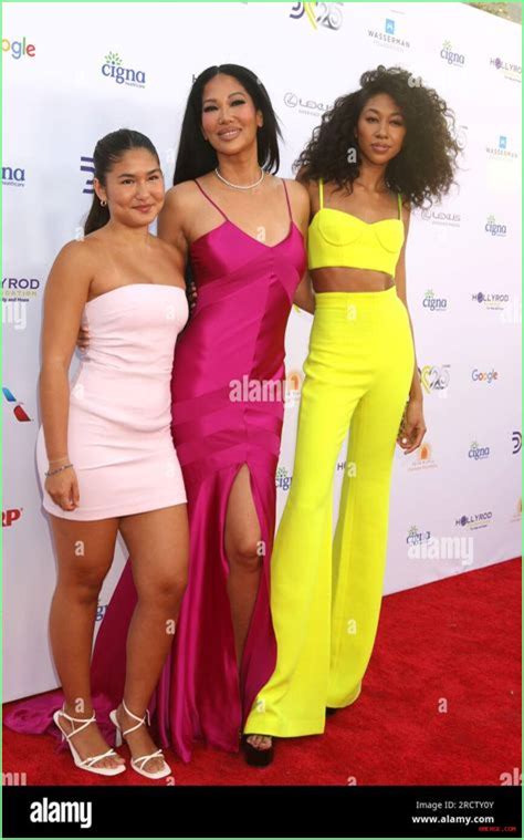 Unveiling The Intriguing Story Behind Ming Lee Simmons' Height