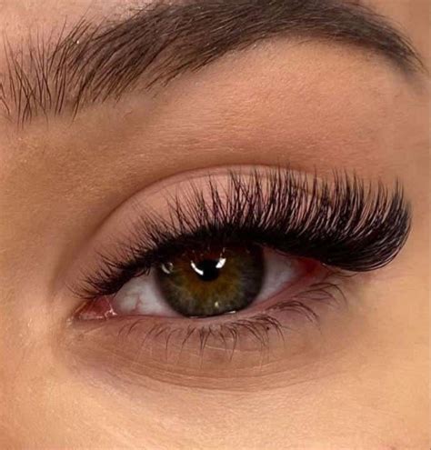 Modelo De Cilios Natural - Extensão de cílios | Extensões de cílios modelos, Modelos de extensão ...