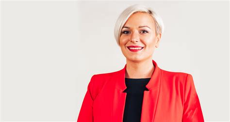 Aleksandra Vasiljević: Zdravniki rešujejo življenja. Medicinske sestre ...
