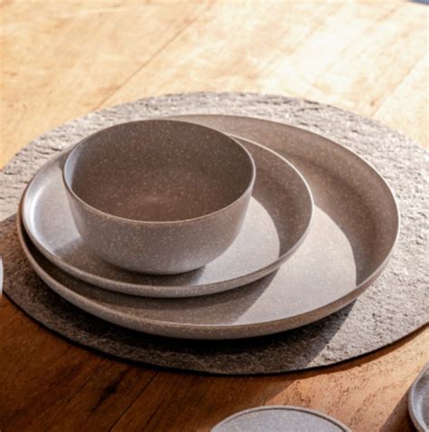 11 ไอเทมจากแบรนด์ไทยที่หยิบขยะพลาสติกมา Upcycle ให้เป็นบ้านแมว เก้าอี้ ...