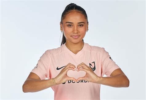 alyssa thompson net worth