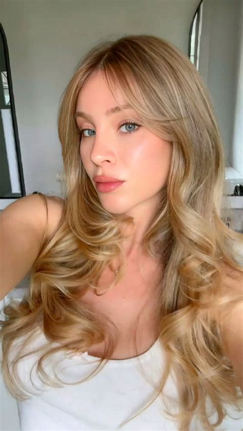 🌷. ‎ ‎ ‎ ‎ ‎ Daisy Keech ! ๑ in 2025 | Honey golden hair, Blonde hair