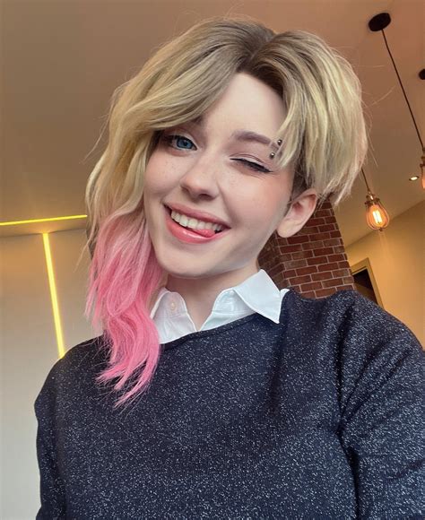 Gwen Stacy cosplay (ravvcoser) : r/MarvelNSFW