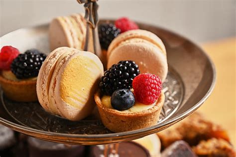 CUSTOM CAKES & DESSERTS | Luna Bakery and Cafe