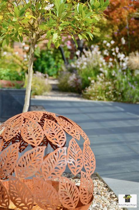 Walled garden with garden room - Richard Rogers Designs