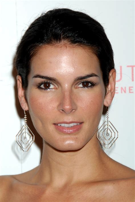 Angie Harmon Body Measurements
