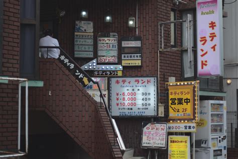 5 Things You MUST Know Before Visiting Erotic Massage Parlors Near Me Image 18