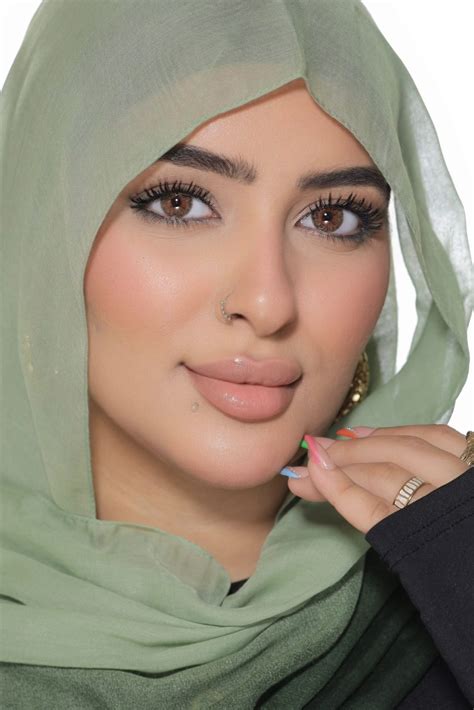 New contact lenses will mimic natural shades of hazel perfectly 31