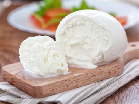 Mozzarella: America's Favourite Cheese (Origin & Different Types)