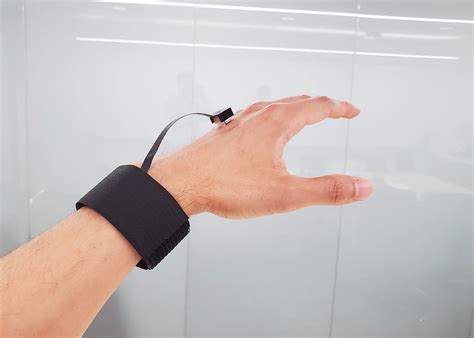 tiny wearable  vr feels lifelike  touching
