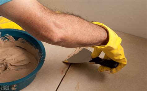 Como Preparar Rejunte Para Piso - Como renovar o rejunte do piso em 4 passos | CASA.COM.BR