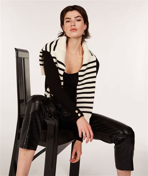 ALETTA fitted women's top - Black | JOSH V | Official online shop