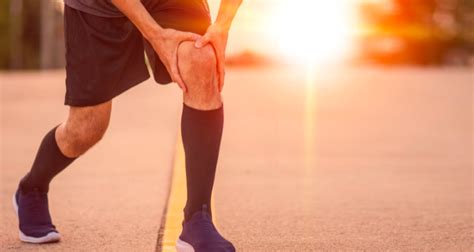 common signs  symptoms   acl injury curovate