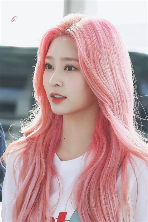 B ² on Twitter | Celebrities, Pink hair, Beauty pop