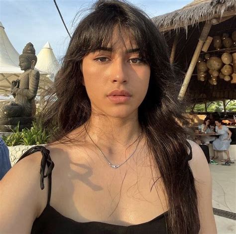 10 Pesona Sintya Marisca yang Kabarnya Dekat dengan El Rumi