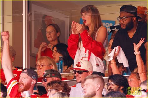 Buy Taylor Swift's Outfit from Chiefs Game: Shopping Links for Shoes ...