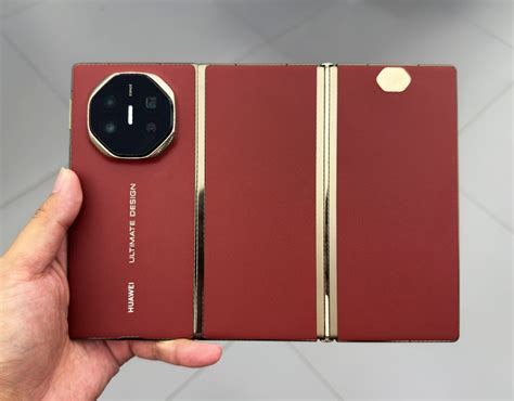 Huawei Mate XT : des images de la prise en main du nouveau smartphone ...