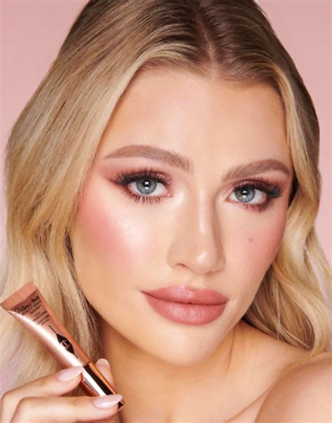 Charlotte Tilbury Pillow Talk Icons On The Go Set - £23 Saving | ASOS