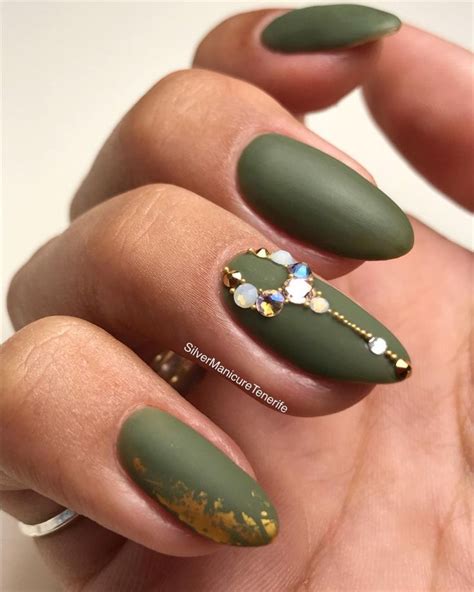 70+ матовый зеленый маникюр | Блестящие ногти, Дизайнерские ногти, Маникюр