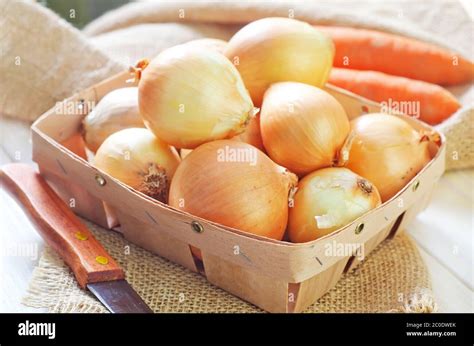 onion and carrot Stock Photo - Alamy