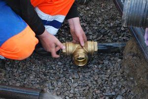 Переход с ПНД на металл: способы соединения полиэтиленовой трубы со ...