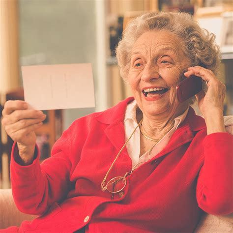Что подарить женщине на 80 лет — идеи для подарка женщина на 80-й юбилей